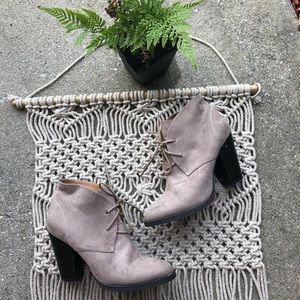 Leila Stone Lace-up Ankle Boots /Booties Size 7.5